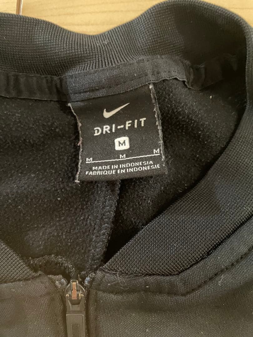 サッカーナイキマンチェスターシティMCFCアンセムジップジャケット黒黄