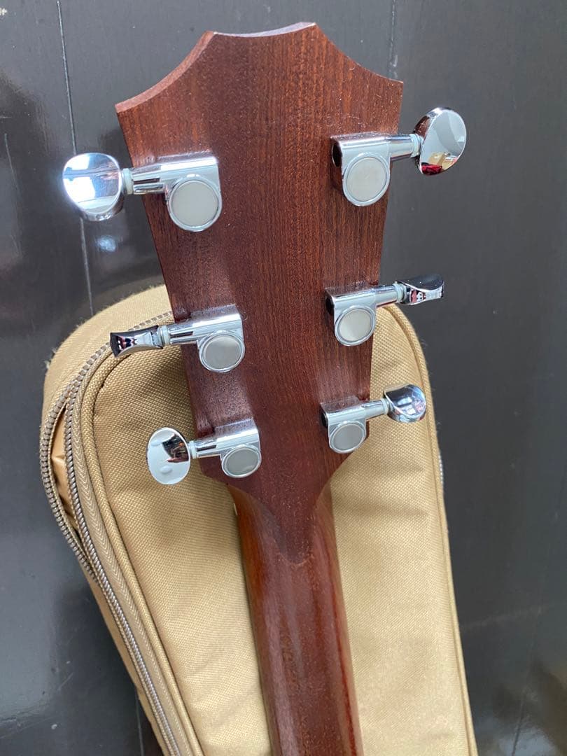 アコースティックギター　taylor