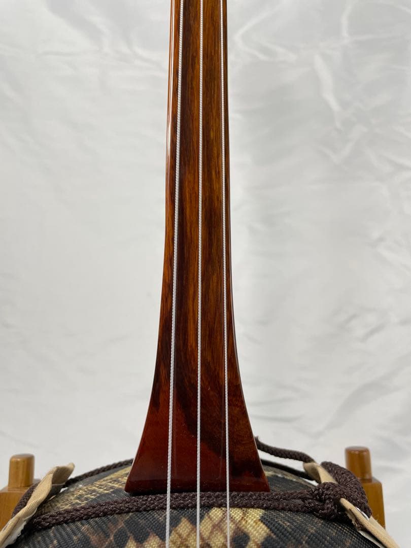 沖縄三線 実入りチーク/チュン木 人工皮 スンチ塗り