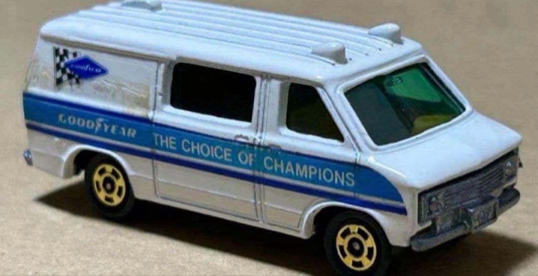 日本製 トミカ シボレー シェビーバン