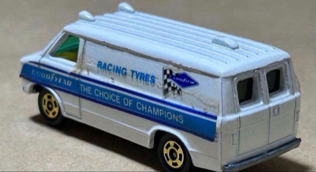 日本製 トミカ シボレー シェビーバン