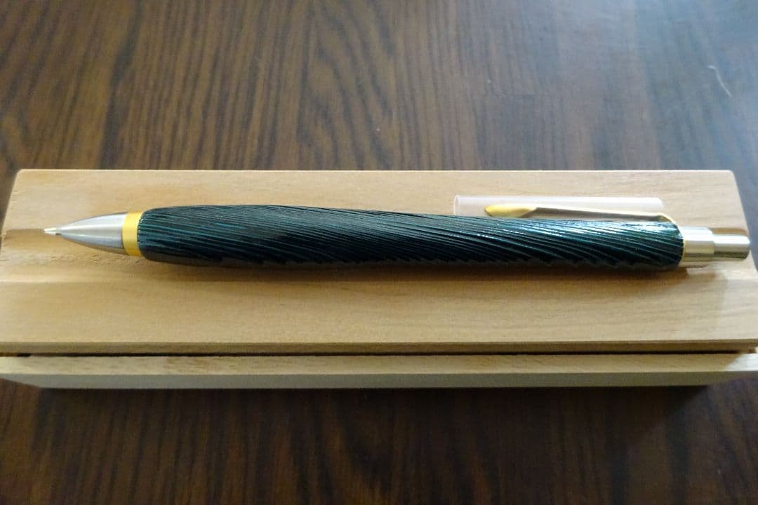 ウッドペンクラフト　P02ペンシル　屋久杉浮造り国産漆　エイリアン