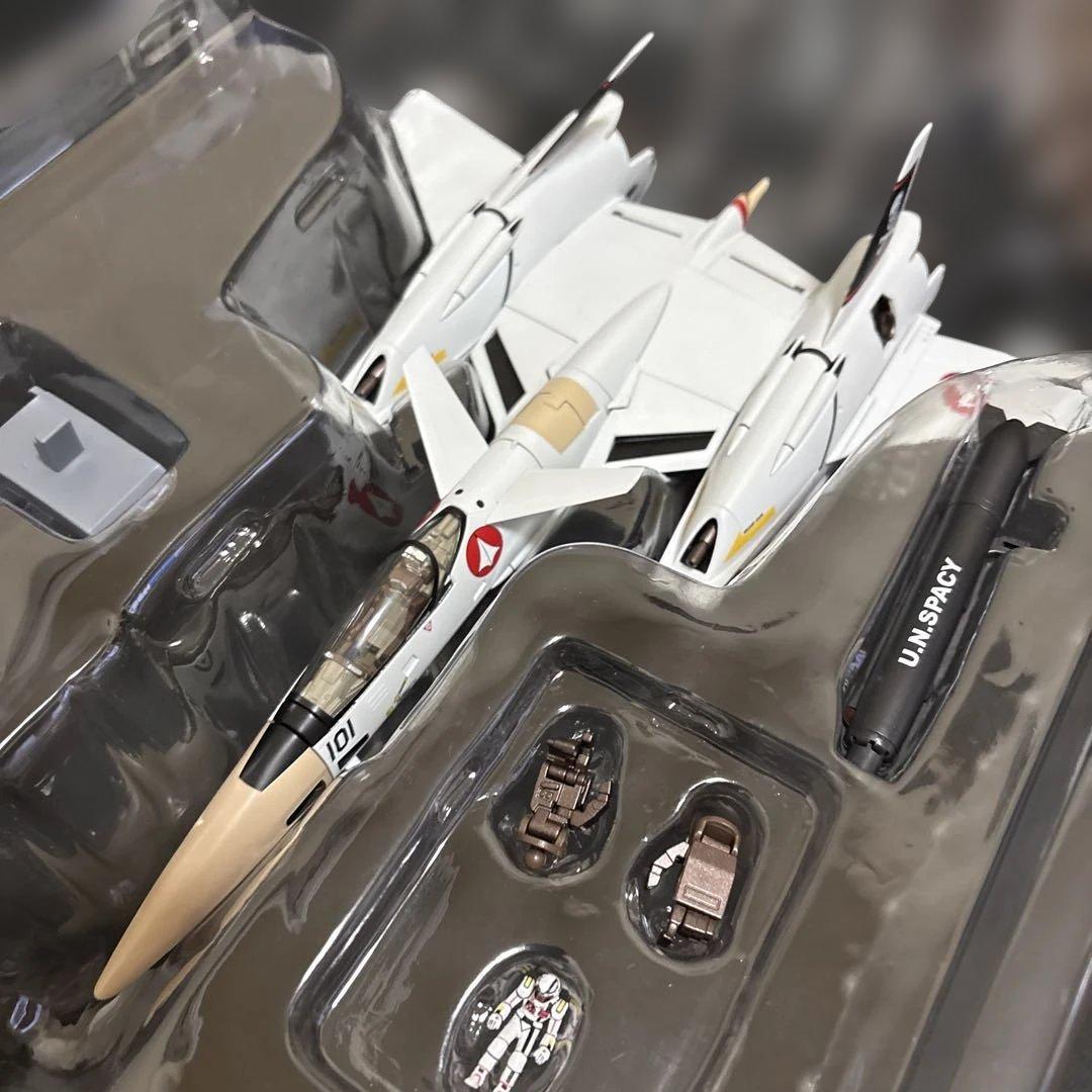ARCADIA　1/60　完全変形　VF-4A ライトニングIII 一条輝搭乗機