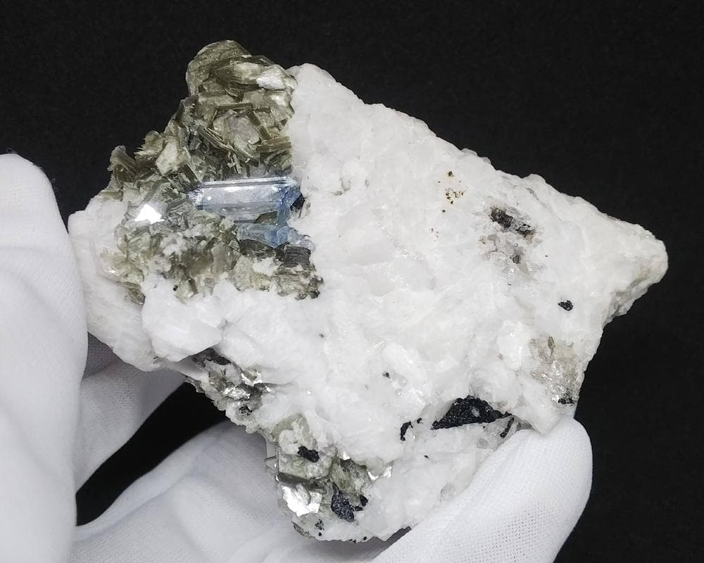 326 宝石質 クラスター アクアマリン モスコバイト 標本 結晶 原石