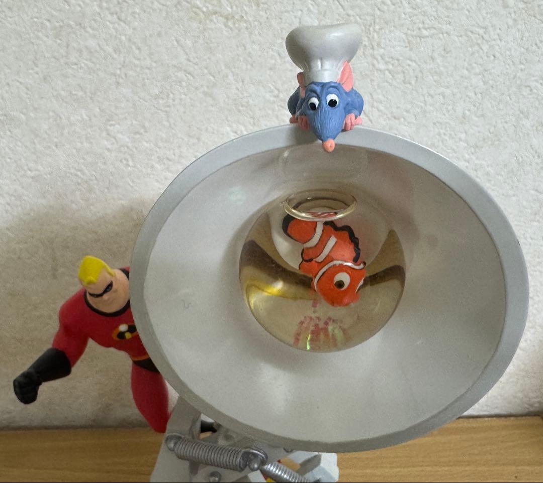 ディズニーパークス ピクサー キャラクター スノーグローブ