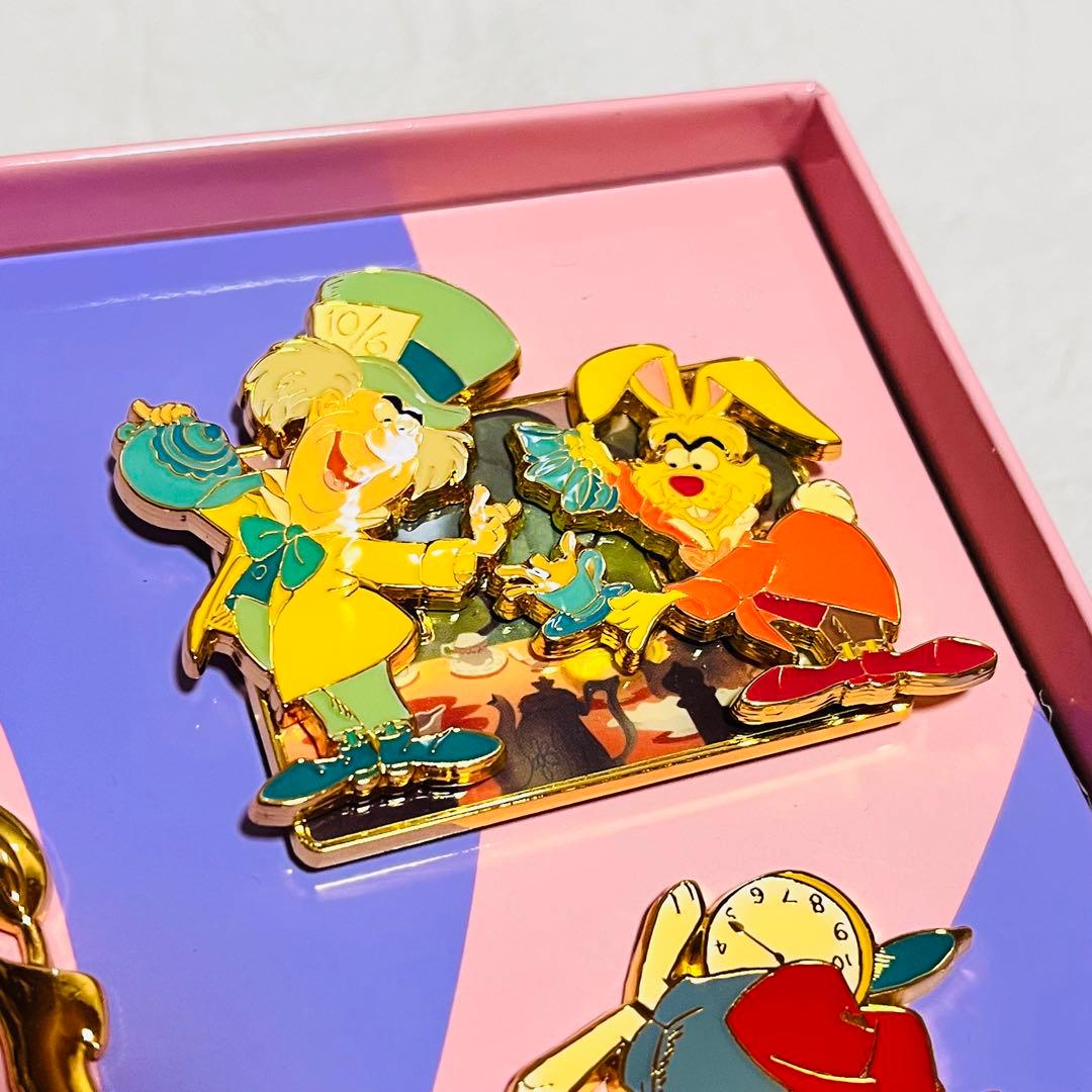 ディズニーストア　不思議の国のアリス　70周年　ピンバッジセット