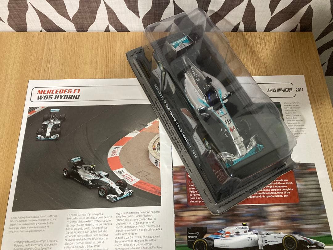 一台限定入荷　日本未発売　ビッグスケールF1コレクション　メルセデス　W05