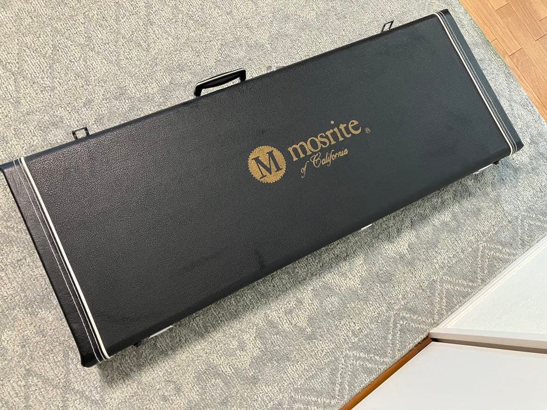 Mosrite V65ハードケース付き