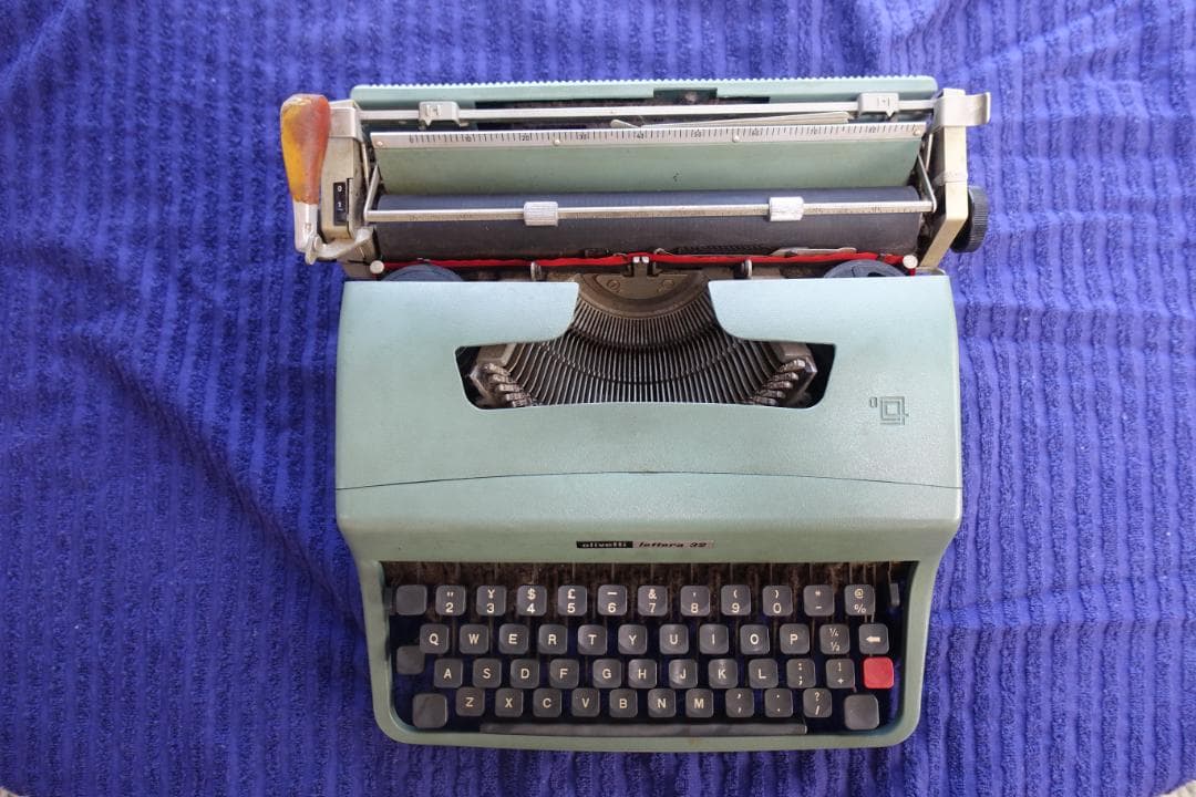 Olivetti Lettera 32 タイプライター グリーン