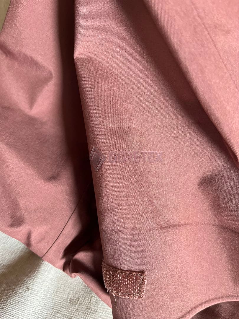 patagonia GORE-TEX ウィメンズ　アントラックドジャケット　新品