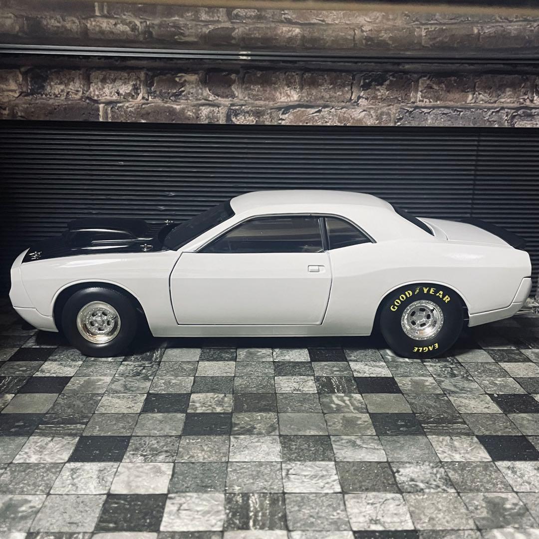 1/18 HIGHWAY61 ダッジ チャレンジャー 2006 SEMAショー