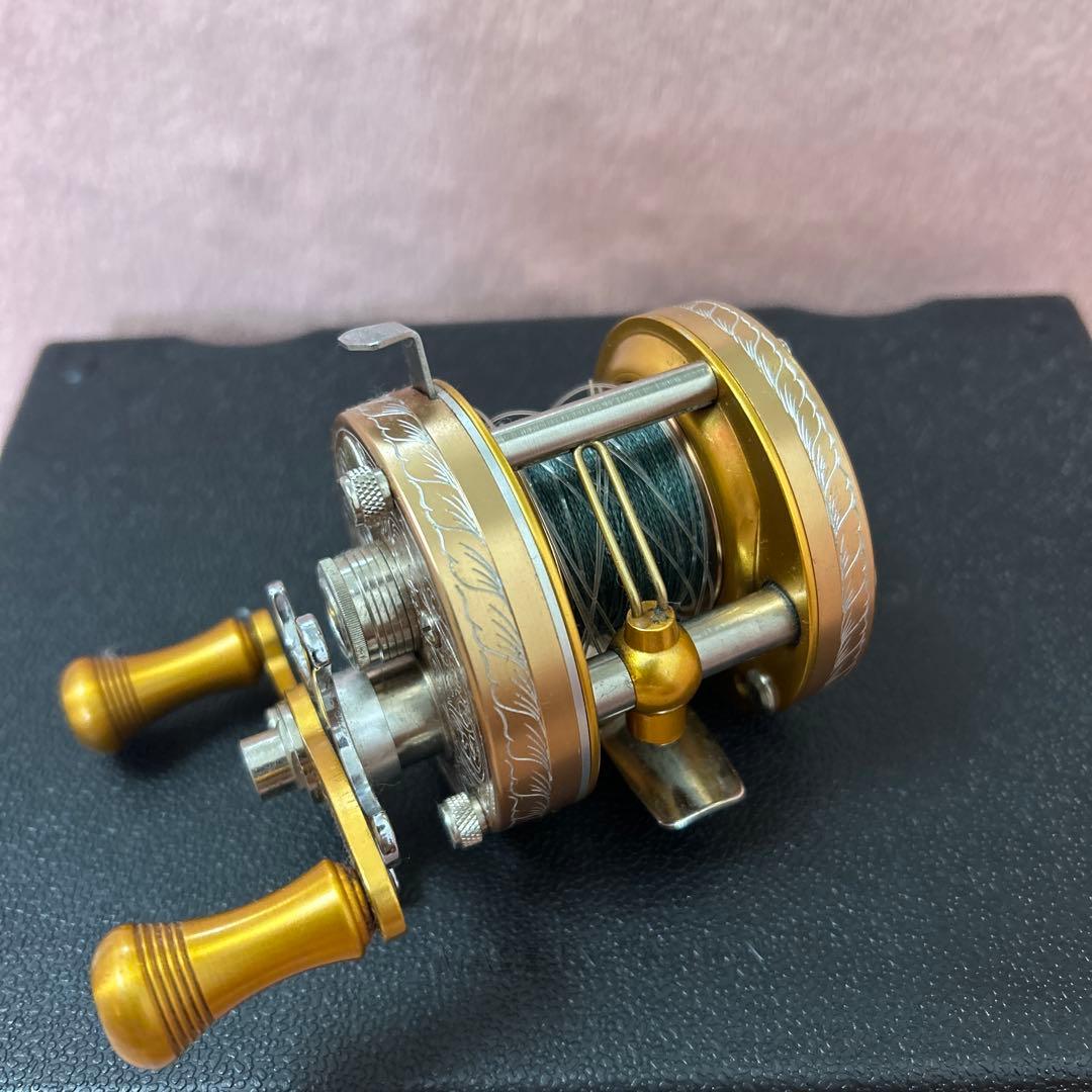 ８日（日）まで出品五十鈴BC600 ベイトリール ゴールド　彫刻加工　メンテ済