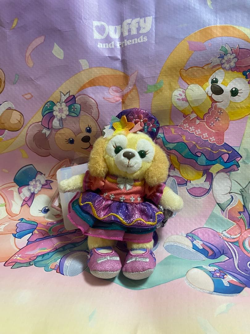 香港ディズニーランド20周年限定のコスチュームを着た限定のぬいぐるみ。