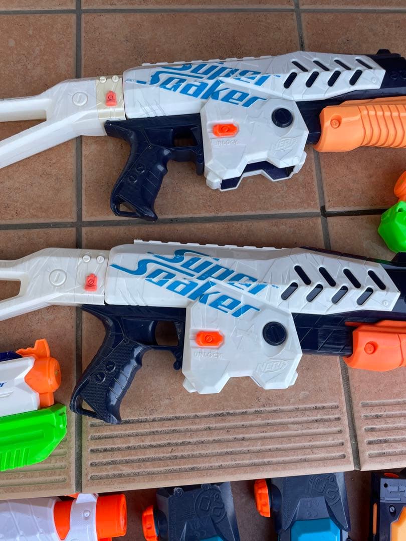 ナーフ　水鉄砲　トイ　ガン　スーパーソーカー