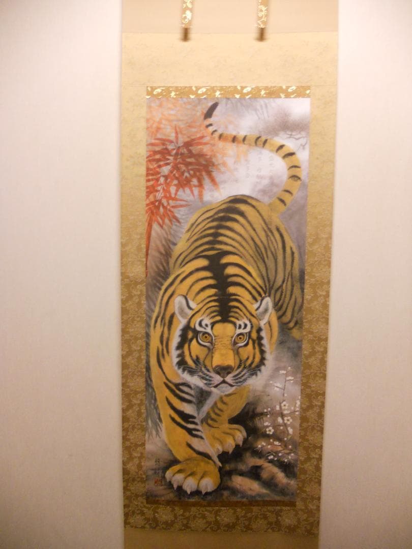 掛け軸 加納悠峰 作 黄虎發財乃図 紙本 希少 軸装 茶道具 掛軸 美品 です。