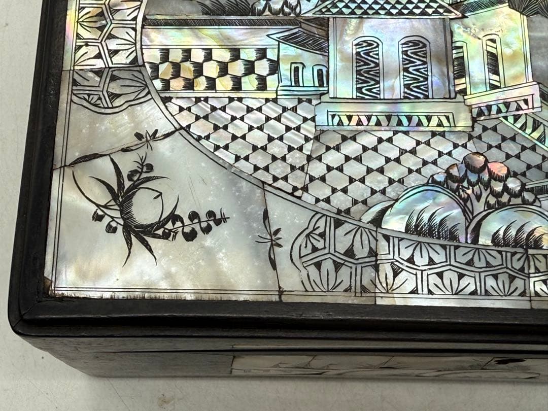 中国　清時代　螺鈿圖紅木箱　アンティーク　送料込み251108