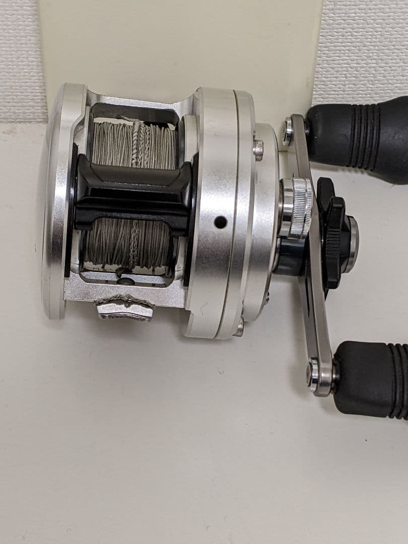 シマノ SHIMANO カルカッタ300