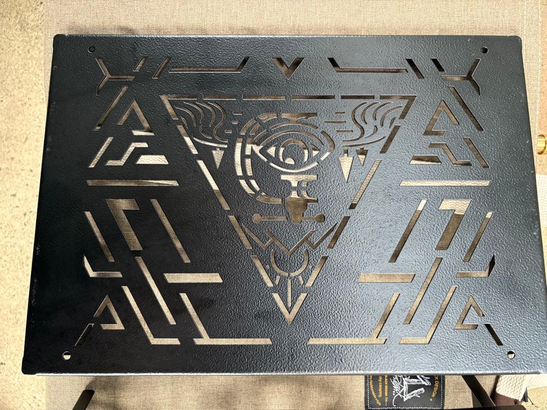 ブラックデザイン　ハレテーブル　アイアンプレート　ツリー　デバイスワークス