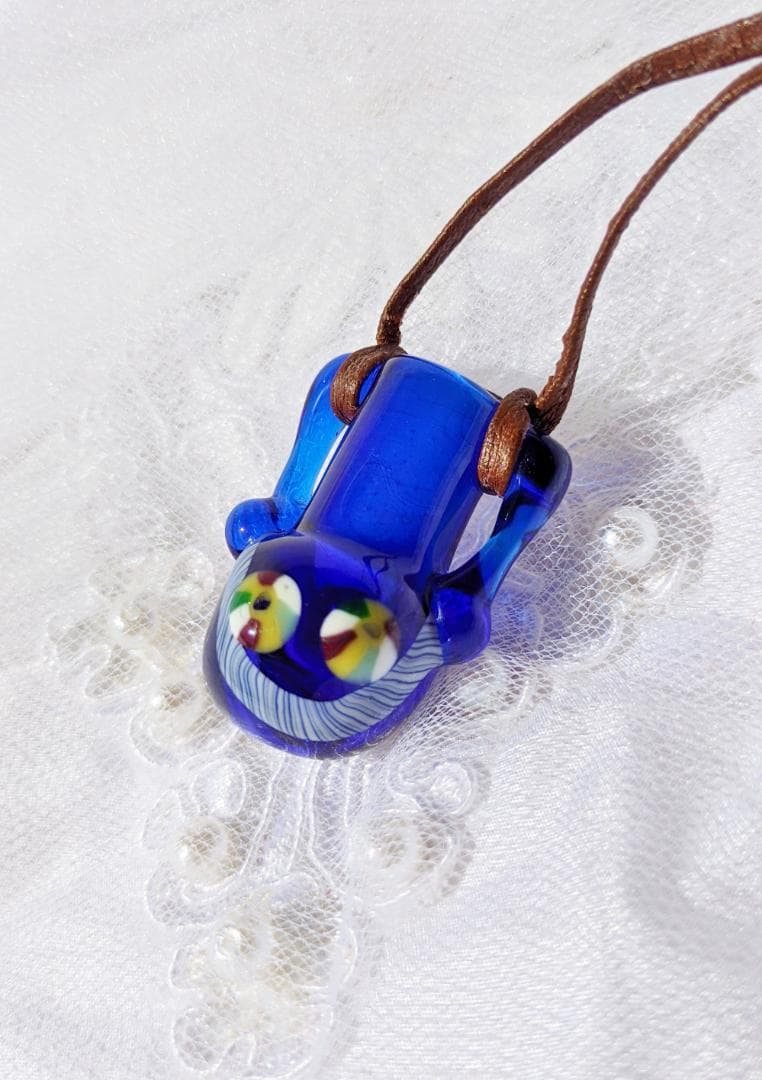 吉田正子トンボ玉（貳拾陸）　「瓶型」皮ひもネックレス　ガラス玉に込めた日本画