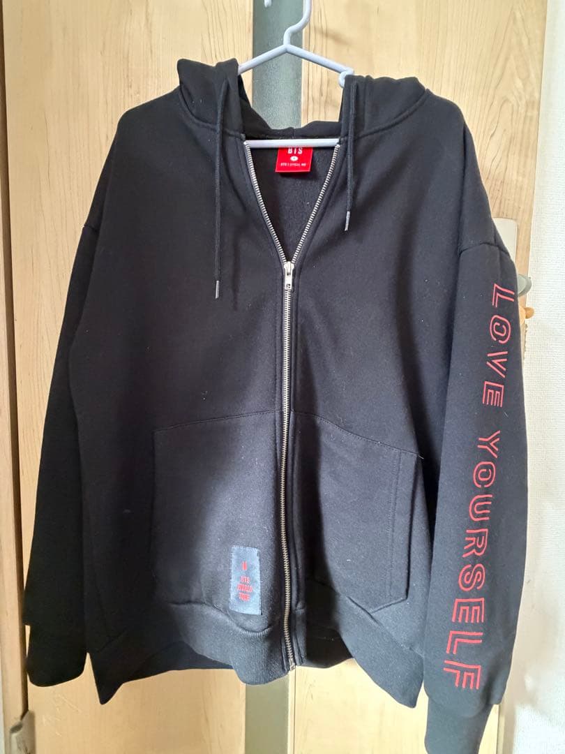 BTS LOVE YOURSELFとBTS MOS TOURのパーカー2枚セット