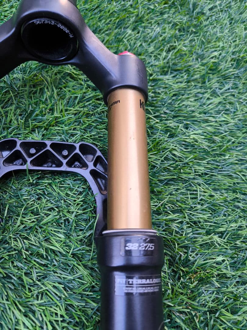 Fox 32 エアサスペンションフォーク Kashima Coat