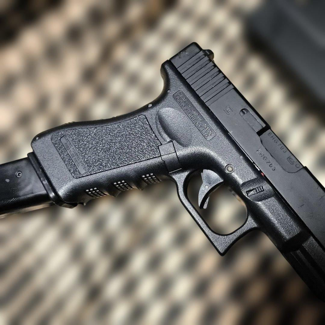 1 東京マルイ製　グロック18C　電動ハンドガン　二丁セット　ロングマガジン