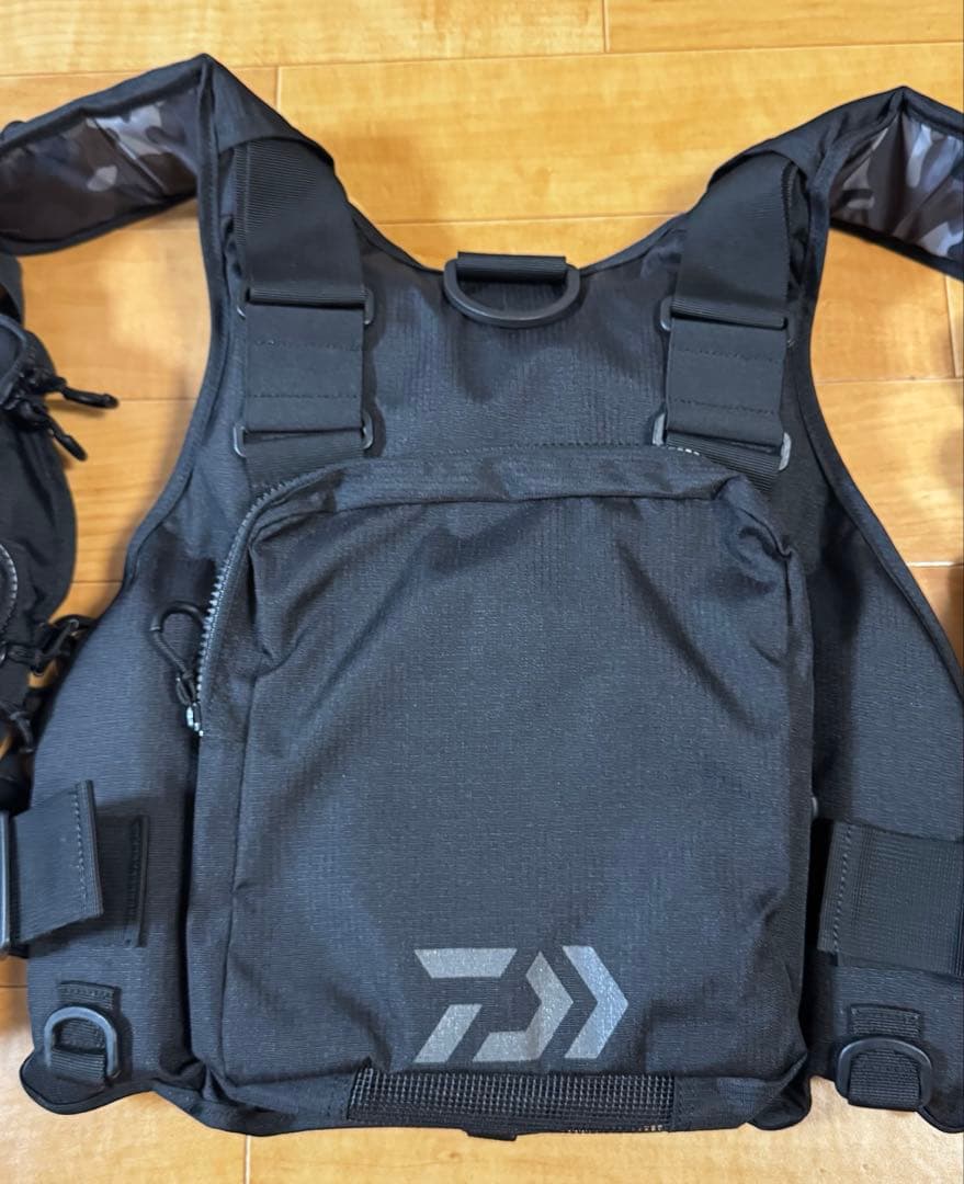 新品　フローティングジャケット　ダイワ　黒　DF-6206