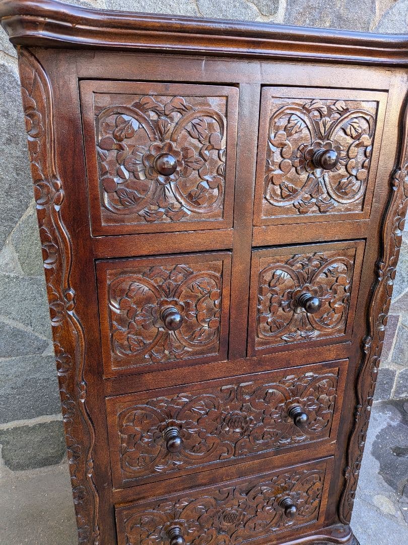 古い木製彫刻入りチェスト 6引き出し