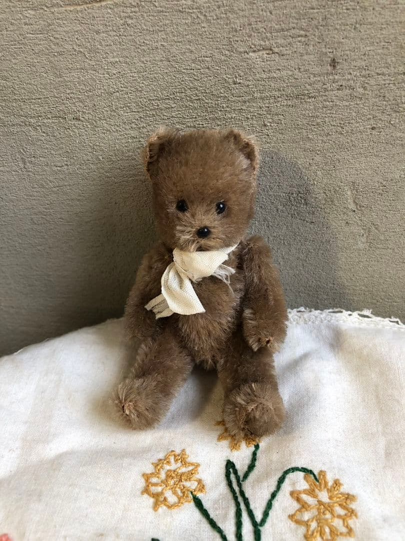 小さなテディベア 白リボン アンティーク テディ
