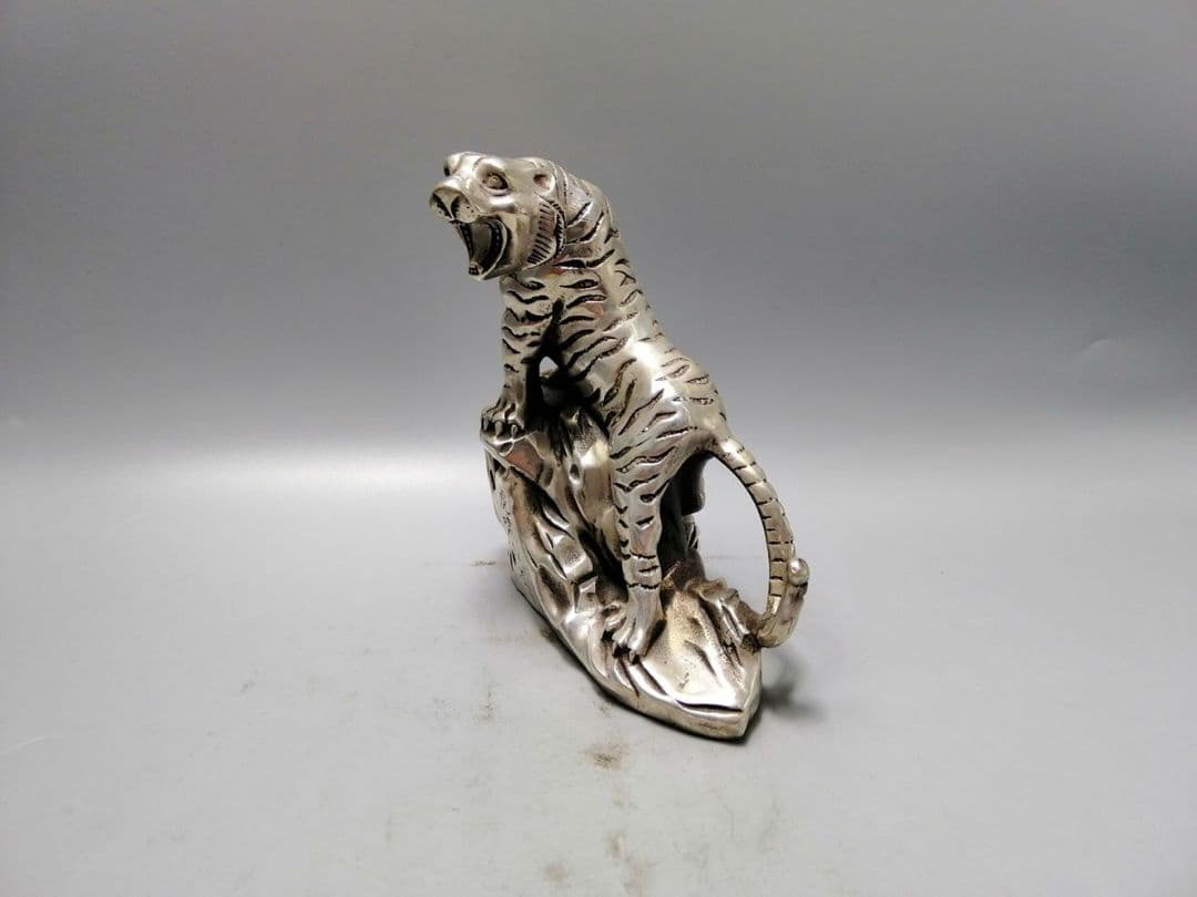 銅製 干支虎 虎嘯山河 茶台 机 事務室 招財 風水 装飾品 工芸品 置物