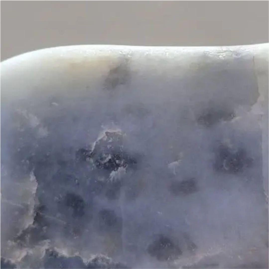 210g。親不知　歌　糸魚川　翡翠　原石　黒白翡翠　海石