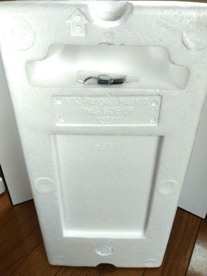 34　オートアート　AUTOart　1/12　パガーニ　ウアイラ