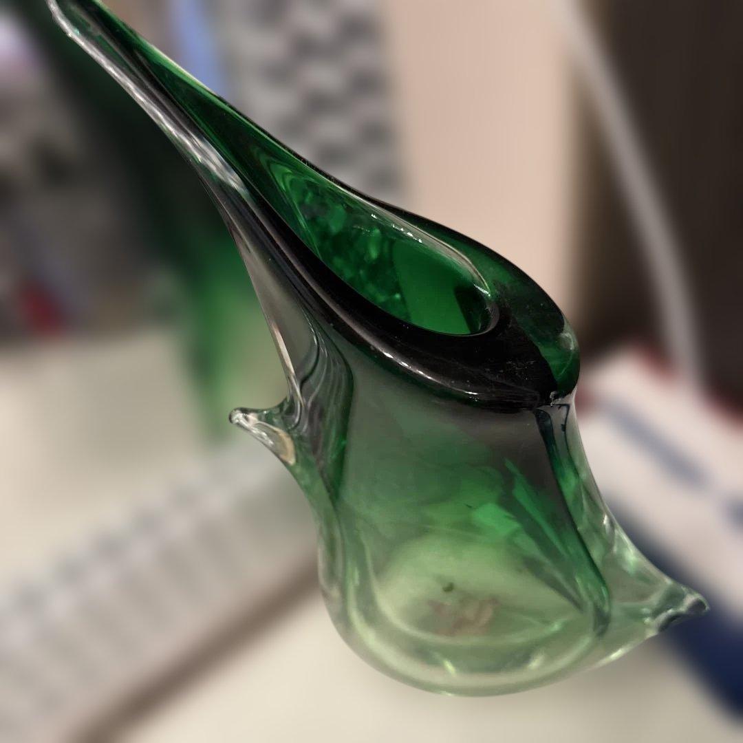 グリーンブラック流線型ガラス装飾品