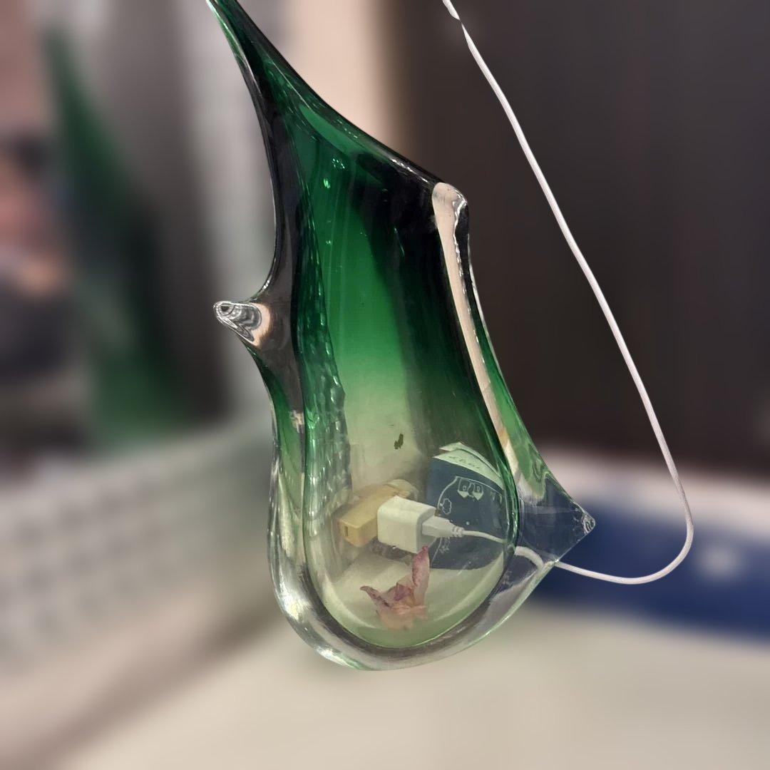 グリーンブラック流線型ガラス装飾品