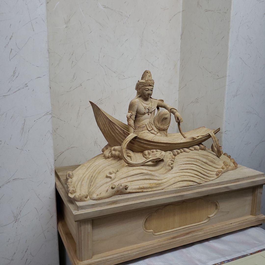 Ｂフライデー　蔵出し特価　希少仏像　上彫り★楠材 一葉観音菩薩坐像★台付