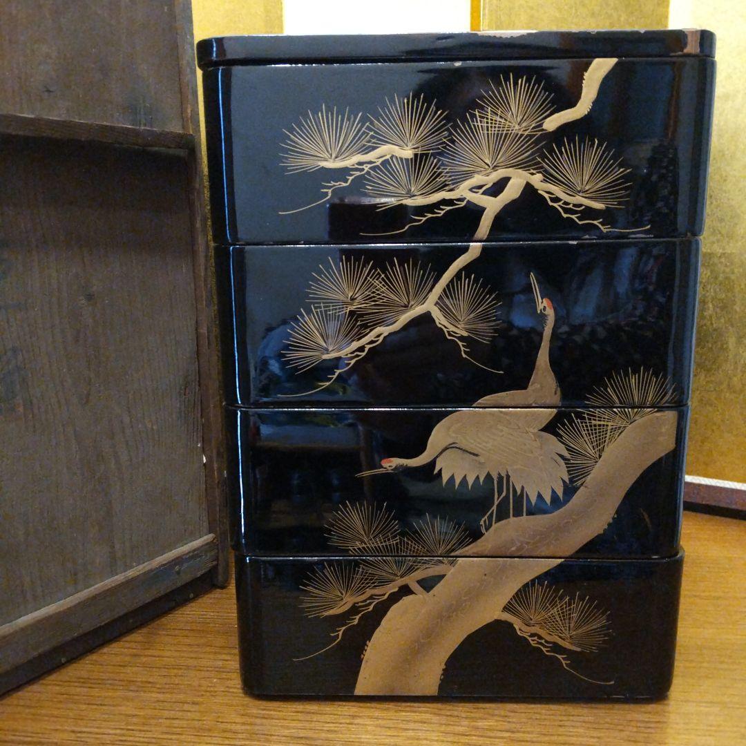 昭和レトロアンティーク黒漆塗り木製4段重箱 松と鶴の蒔絵デザイン
