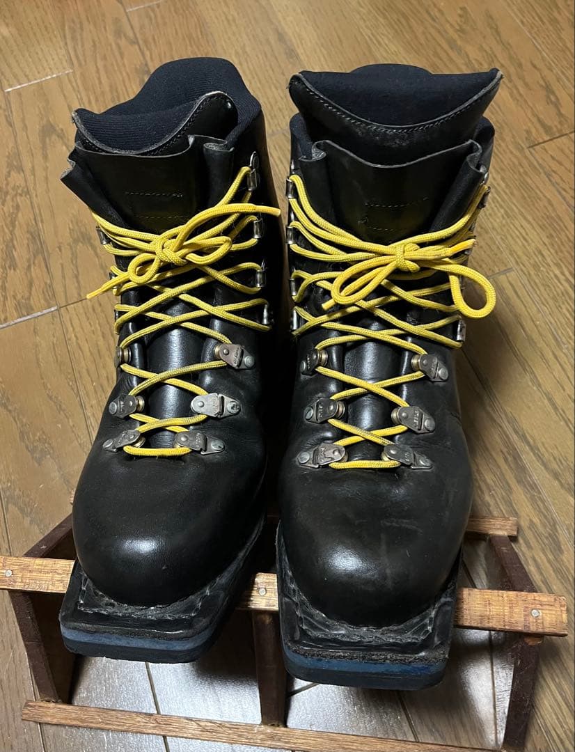 Asolo (アゾロ) のテレマークスキーブーツ　25.5cm
