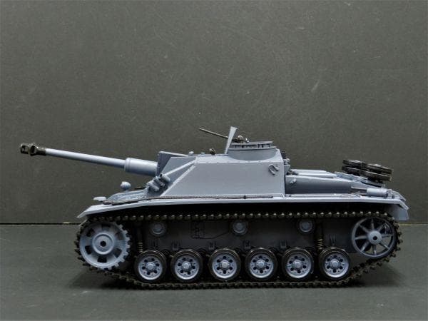 技術基準適合証明済 ヘンロン 1/16 ドイツ III号突撃砲 F8型