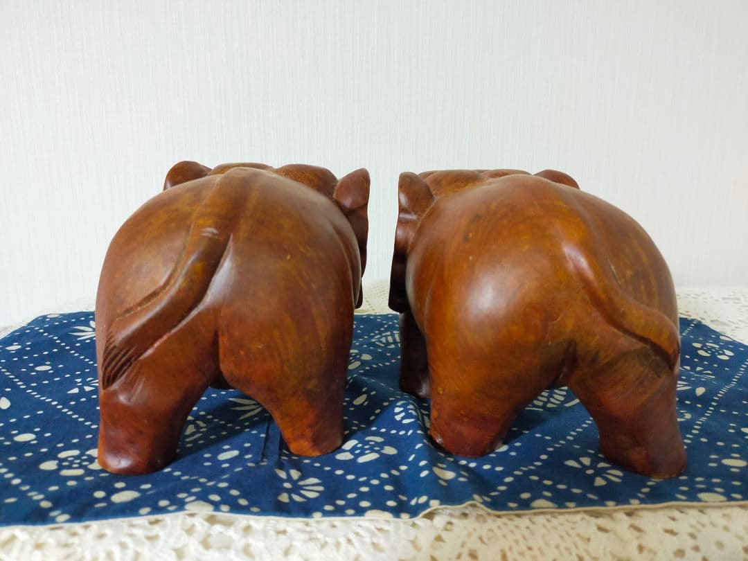 ✨セール中✨2頭の可愛い象さん　木彫り　吉祥と知恵の象徴　1.1キロ　縁起置物