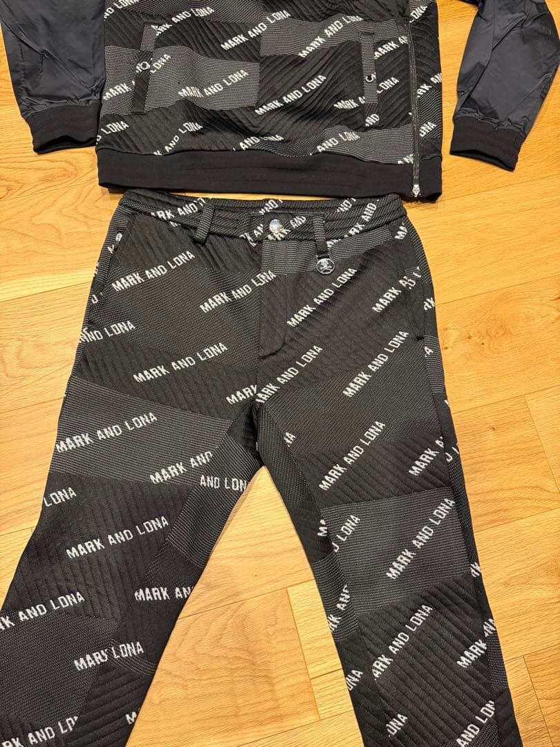 マークアンドロナ　セットアップ　ブラック