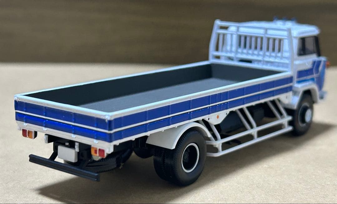 トミカリミテッドヴィンテージネオ 日野 KB324型トラック 特別塗装色