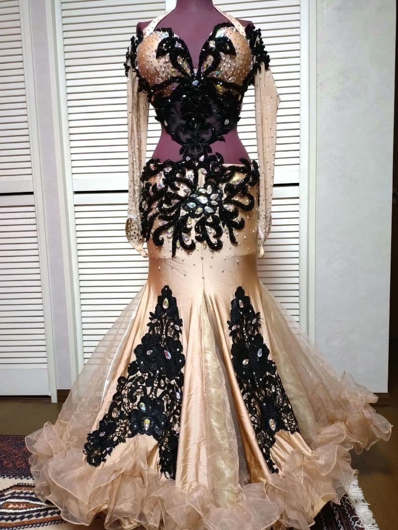 ベリーダンス衣装 ベージュ ブラック アーム付