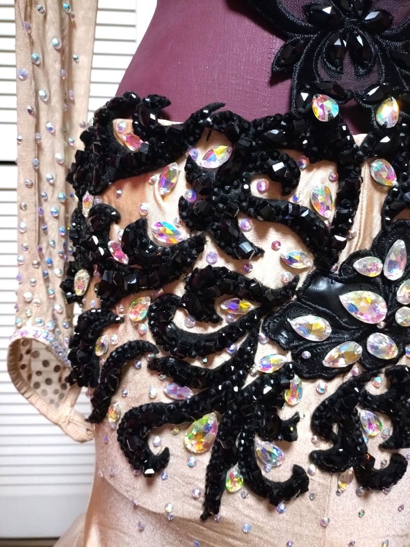 ベリーダンス衣装 ベージュ ブラック アーム付