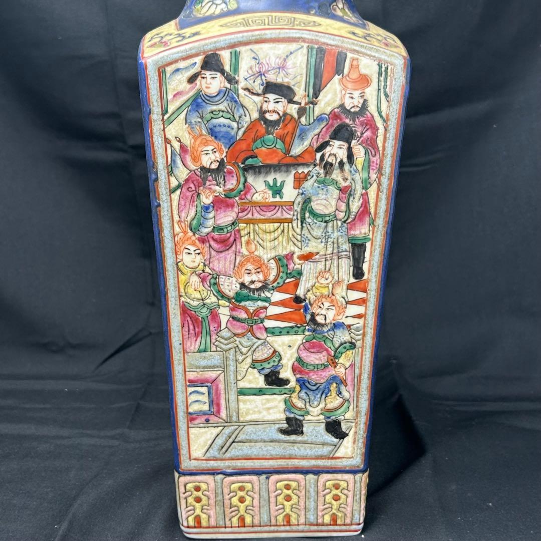 中国古美術　花瓶　多彩な装飾の陶器製花瓶