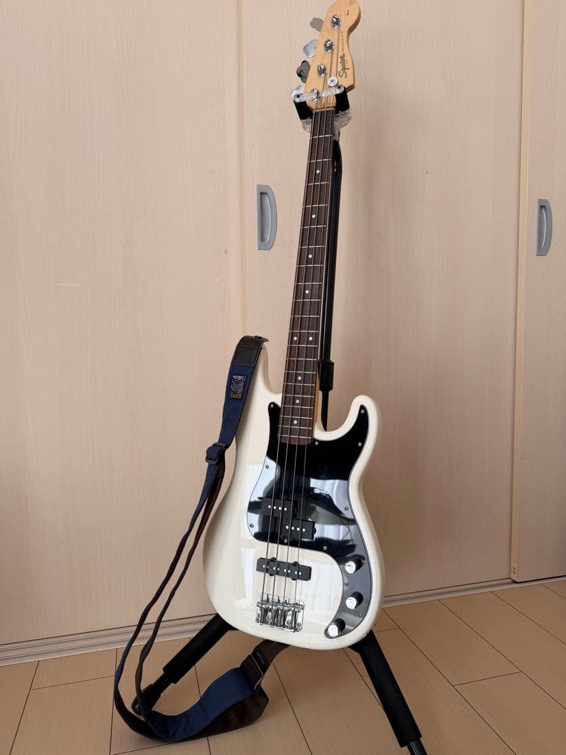 Squier Precision Bass ホワイト