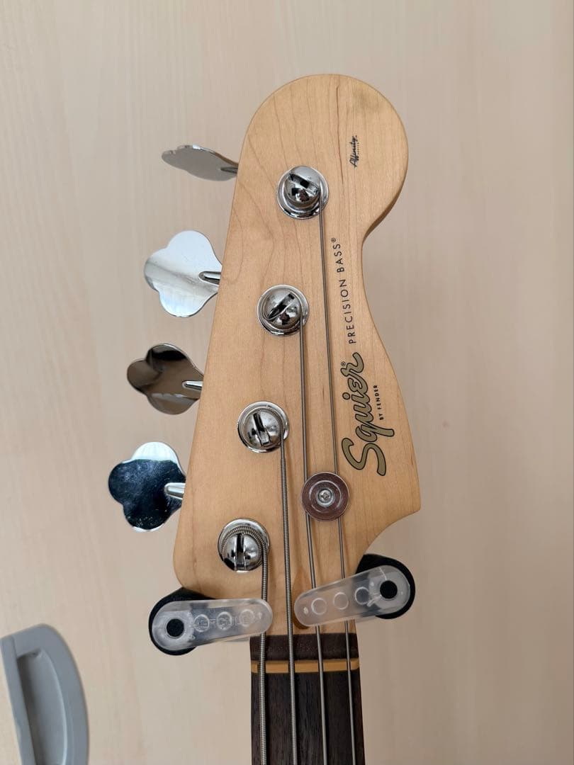 Squier Precision Bass ホワイト