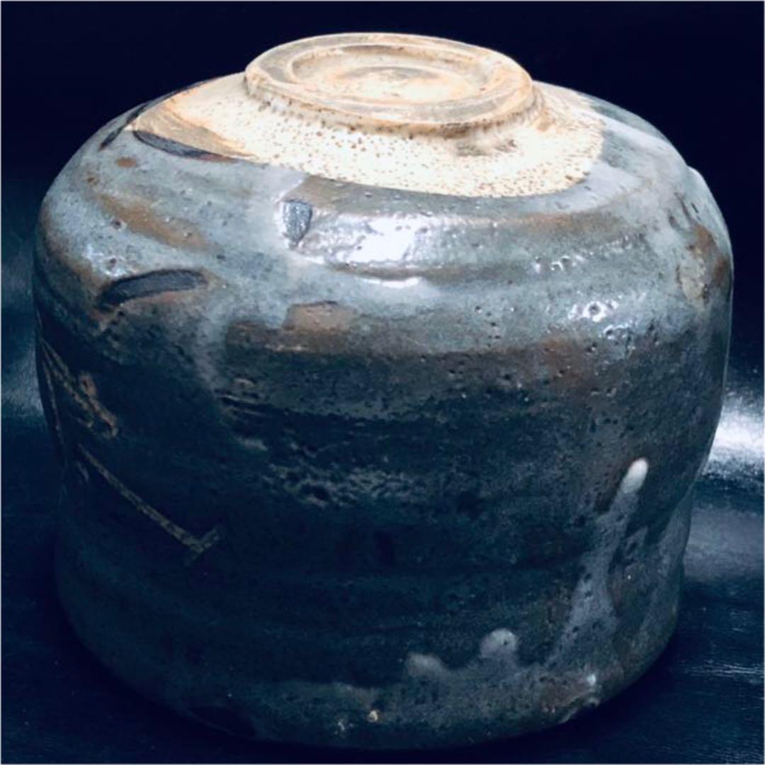 究極の古美術◼️蔵から見事に彫られた紋様が美しい抹茶茶碗が出てきました。茶道具