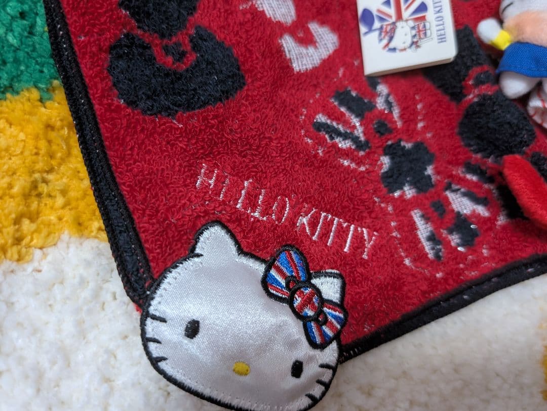 【激レア商品】カーリーコレクション モニークちゃんとキティちゃんコラボチャーム