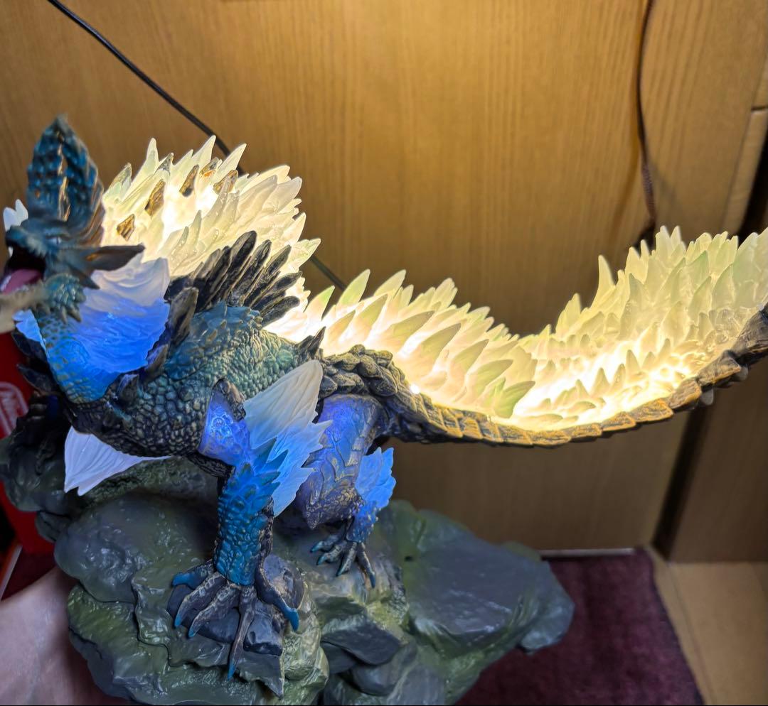モンスターハンター　ジンオウガ　フィギュア　LED