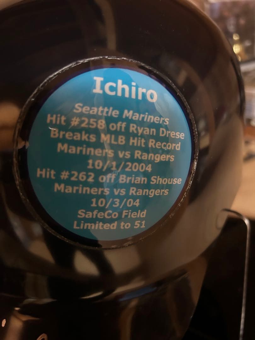 イチローサイン入りシアトル・マリナーズヘルメット